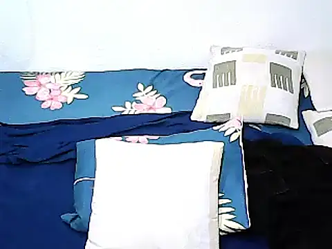 xxhottinybabe online show from March 27, 2026, 5:35 am