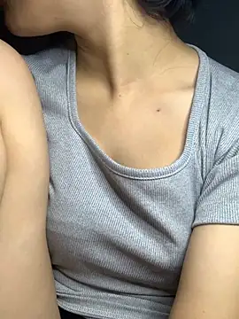 Nguyenha11 online show from September 30, 2025, 7:46 am