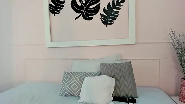 azaharaaa  online show from October 1, 2025, 11:27 am