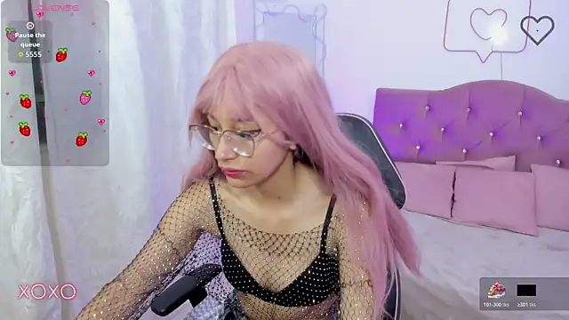 HANNI TAY online show from November 30, 2025, 11:58 am