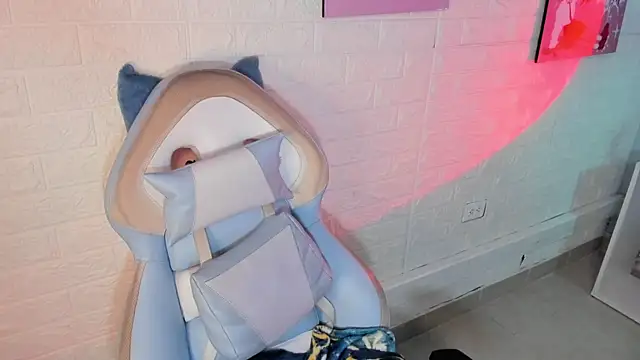 Hannahpage online show from September 10, 2025, 12:05 pm