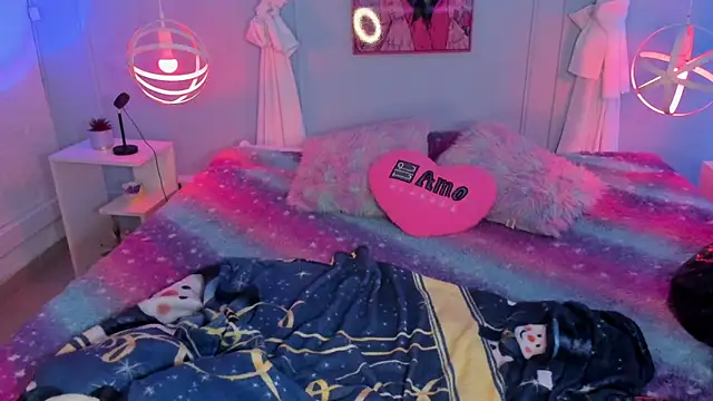 Hannahpage online show from September 26, 2025, 11:47 am