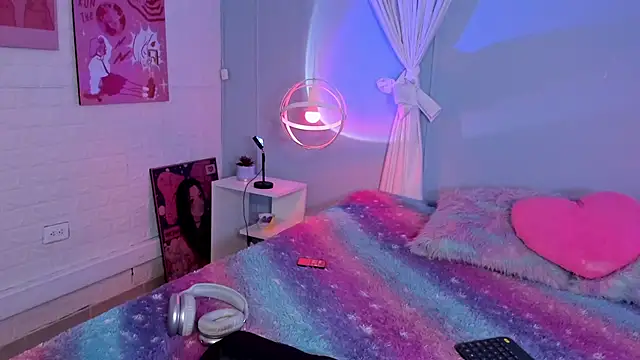 Hannahpage online show from October 21, 2025, 11:44 am