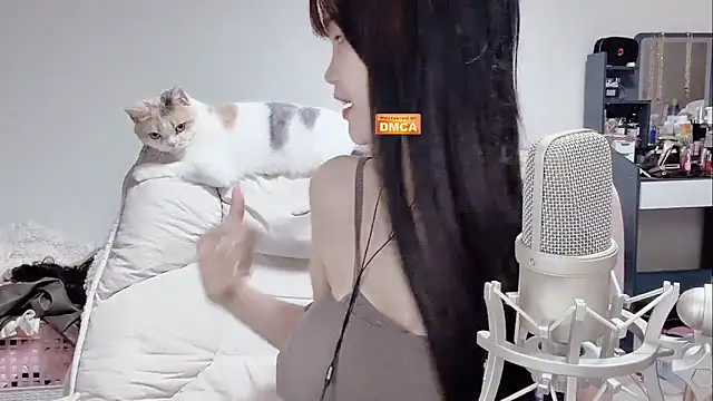 twlilybae online show from March 3, 2026, 11:49 am