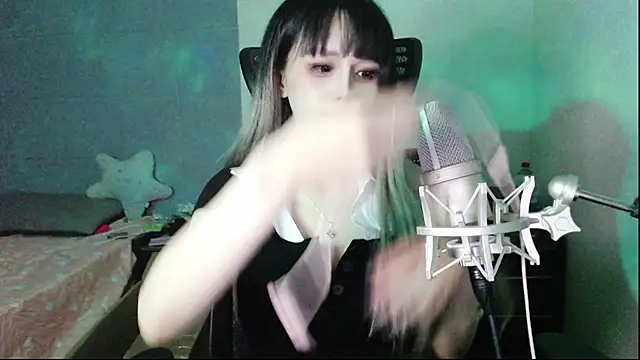 Snapshot of twlilybae chatting on June 27, 2026, 12:44 pm twlilybae online show from June 27, 2026, 12:44 pm