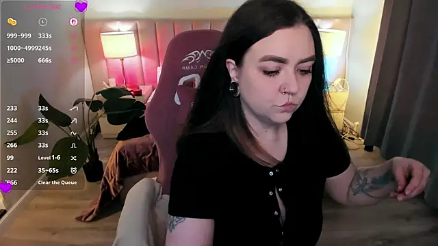 ashton heidii online show from April 17, 2026, 11:52 pm