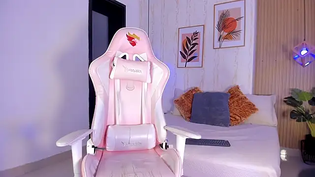 Ayleen Dunkan online show from November 29, 2025, 1:25 pm