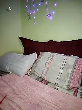 Seductive Yellow Titties online show from February 19, 2026, 6:20 am