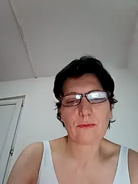 Vera Elle online show from October 8, 2025, 2:14 pm