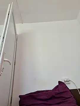 Vera Elle online show from April 13, 2026, 6:52 am