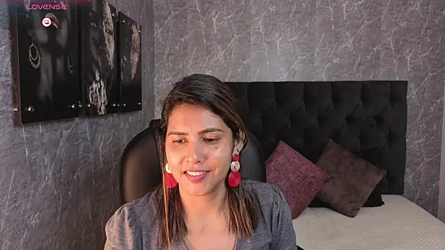 scarletbaker  online show from September 28, 2025, 9:58 am