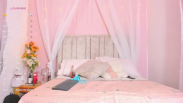 Rachellcooperrr online show from September 11, 2025, 7:58 pm