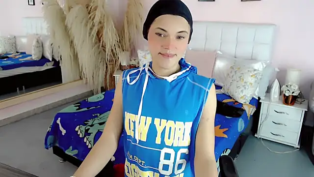 nathalialoes1 online show from November 26, 2025, 10:11 pm