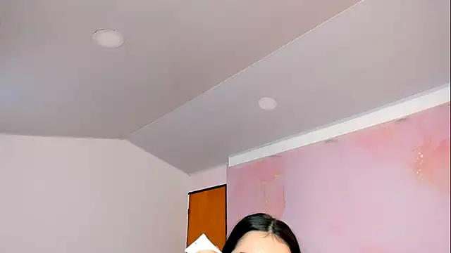 milk candy18 online show from October 5, 2025, 12:25 pm