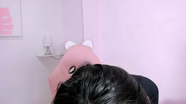 milk candy18 online show from November 21, 2025, 11:20 am