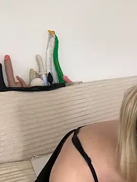 Snapshot of Lesamantssexy chatting on May 15, 2026, 11:17 am Lesamantssexy online show from May 15, 2026, 11:17 am