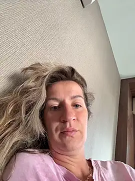 EvvaMur online show from November 30, 2025, 1:53 am