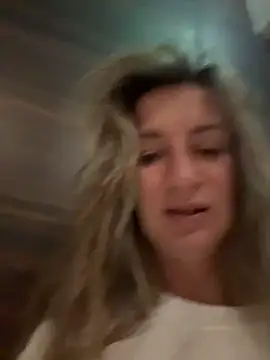 Snapshot of EvvaMur chatting on January 5, 2026, 11:19 pm EvvaMur online show from January 5, 2026, 11:19 pm