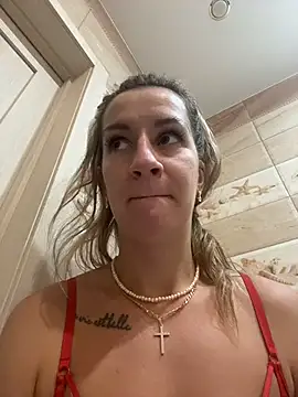 Snapshot of EvvaMur chatting on February 11, 2026, 1:43 am EvvaMur online show from February 11, 2026, 1:43 am