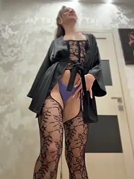 EvvaMur online show from April 10, 2026, 2:06 am