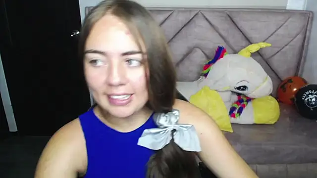 Luna Star v online show from October 23, 2025, 3:06 am