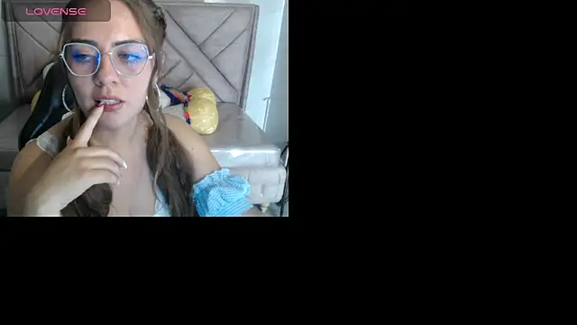 Luna Star v online show from November 12, 2025, 3:07 am