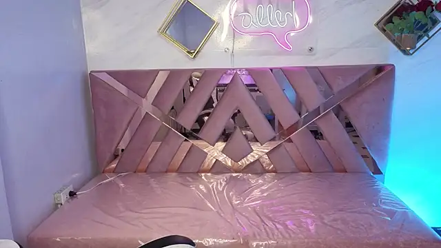 Luna Star v online show from November 26, 2025, 3:29 am