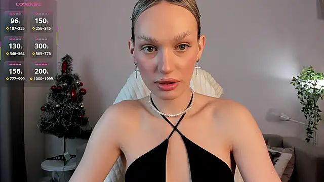 Ice Strawberry online show from December 1, 2025, 3:11 am