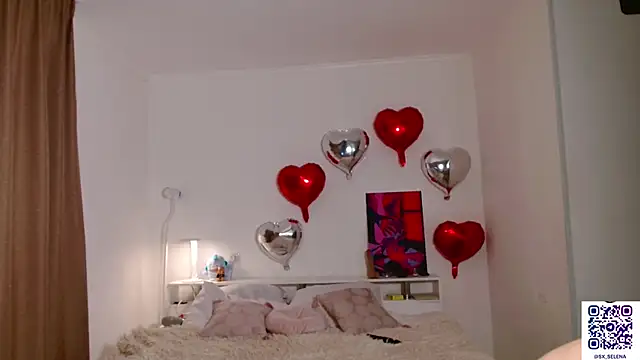 Ice Strawberry online show from February 13, 2026, 3:02 am