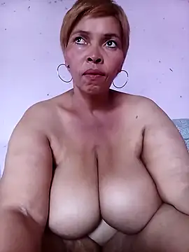 yummyhottie-clit online show from October 9, 2025, 12:58 pm