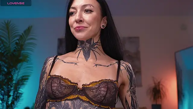 Alise Eve  online show from September 30, 2025, 6:24 pm