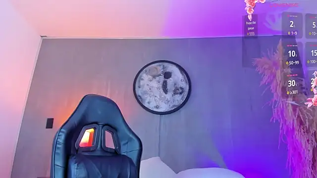 luccia smith online show from April 22, 2026, 2:25 am