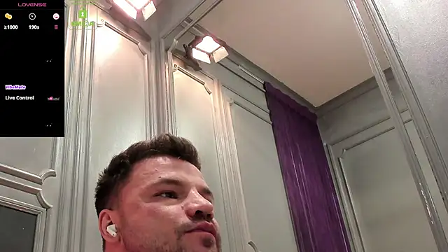 Snapshot of OliverSport chatting on May 26, 2026, 3:52 pm OliverSport online show from May 26, 2026, 3:52 pm