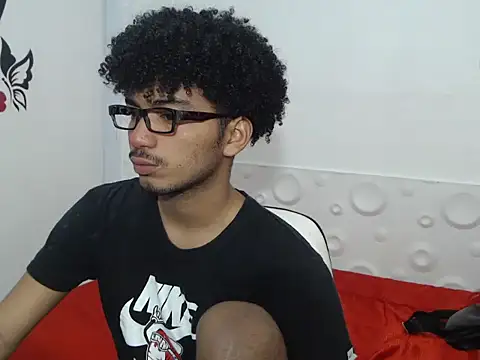 Snapshot of felipecams123 chatting on September 25, 2025, 12:47 am felipecams123 online show from September 25, 2025, 12:47 am