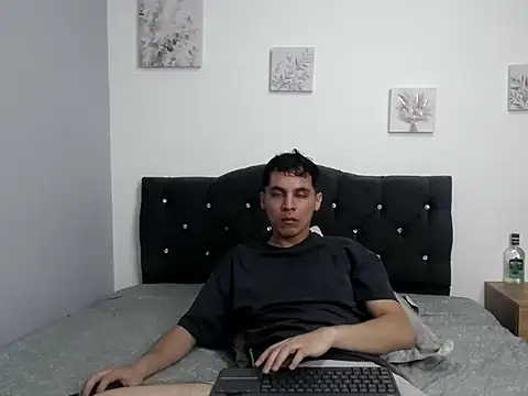 Snapshot of Andres_69_Fantasy chatting on February 5, 2026, 10:58 pm Andres 69 Fantasy online show from February 5, 2026, 10:58 pm