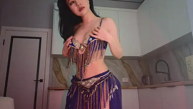 lunajii online show from April 26, 2026, 11:24 pm