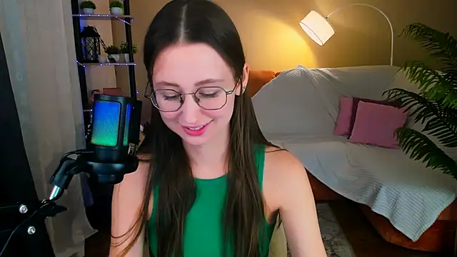 YourLovellyStory online show from December 1, 2025, 4:34 pm