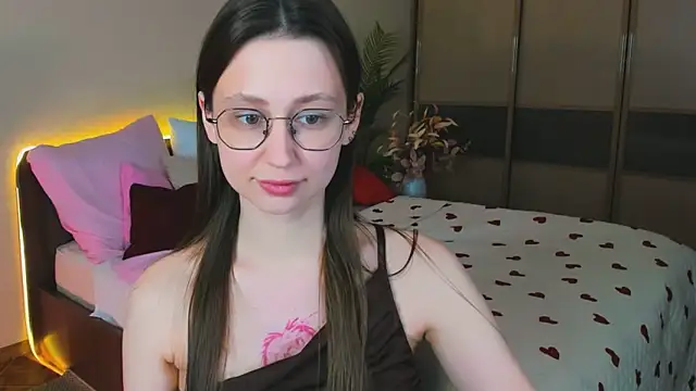 YourLovellyStory online show from April 8, 2026, 4:29 pm