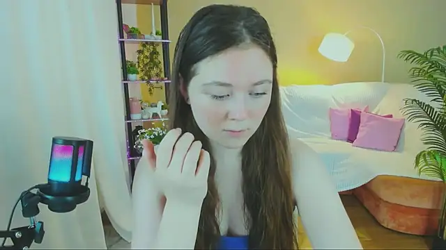 AlluringLookk online show from September 24, 2025, 12:08 pm