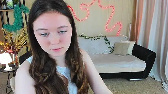 AlluringLookk online show from October 4, 2025, 4:38 pm