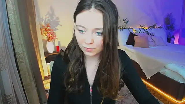 AlluringLookk online show from November 7, 2025, 4:18 pm