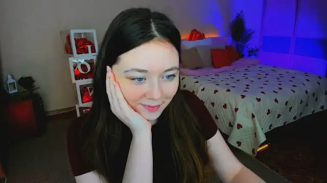 AlluringLookk online show from February 12, 2026, 4:13 pm