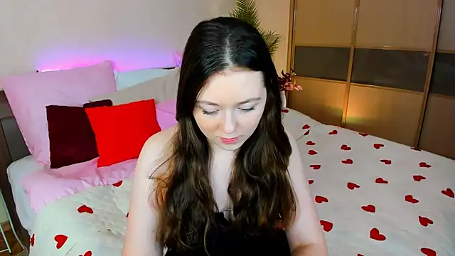 AlluringLookk online show from February 24, 2026, 4:16 pm