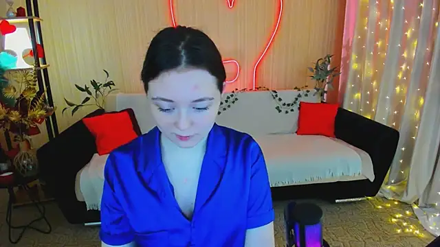 AlluringLookk online show from April 20, 2026, 5:48 pm