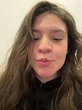 Snapshot of Emilyybennet_ chatting on June 4, 2026, 3:23 am Emilyybennet online show from June 4, 2026, 3:23 am