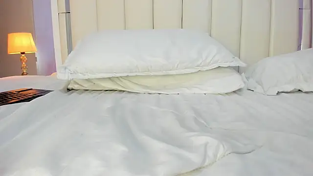 Bella Miia online show from October 5, 2025, 2:48 pm