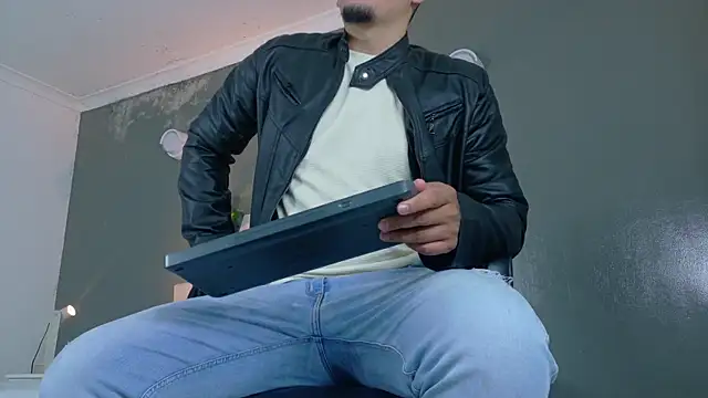 MrFox   online show from November 8, 2025, 7:23 pm