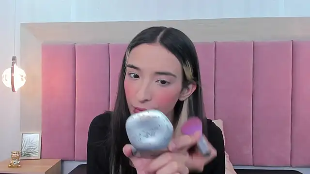 Emilia Bons online show from October 1, 2025, 1:17 pm