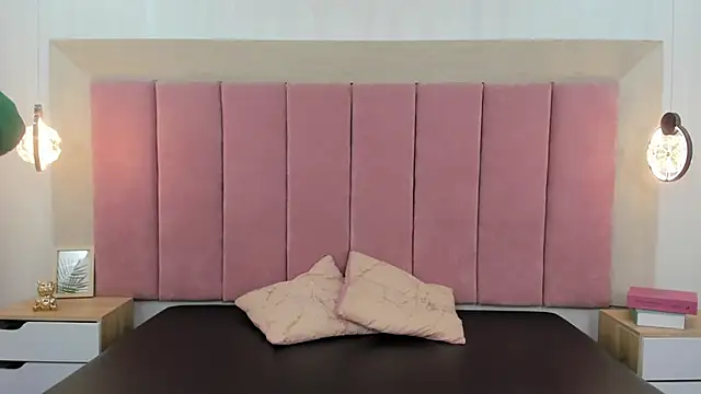 Emilia Bons online show from October 3, 2025, 1:52 pm