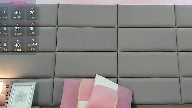 Emilia Bons online show from March 12, 2026, 2:01 pm